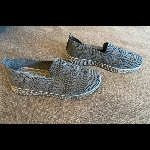 Black canvas slip-on’s - Picture 8 of 9